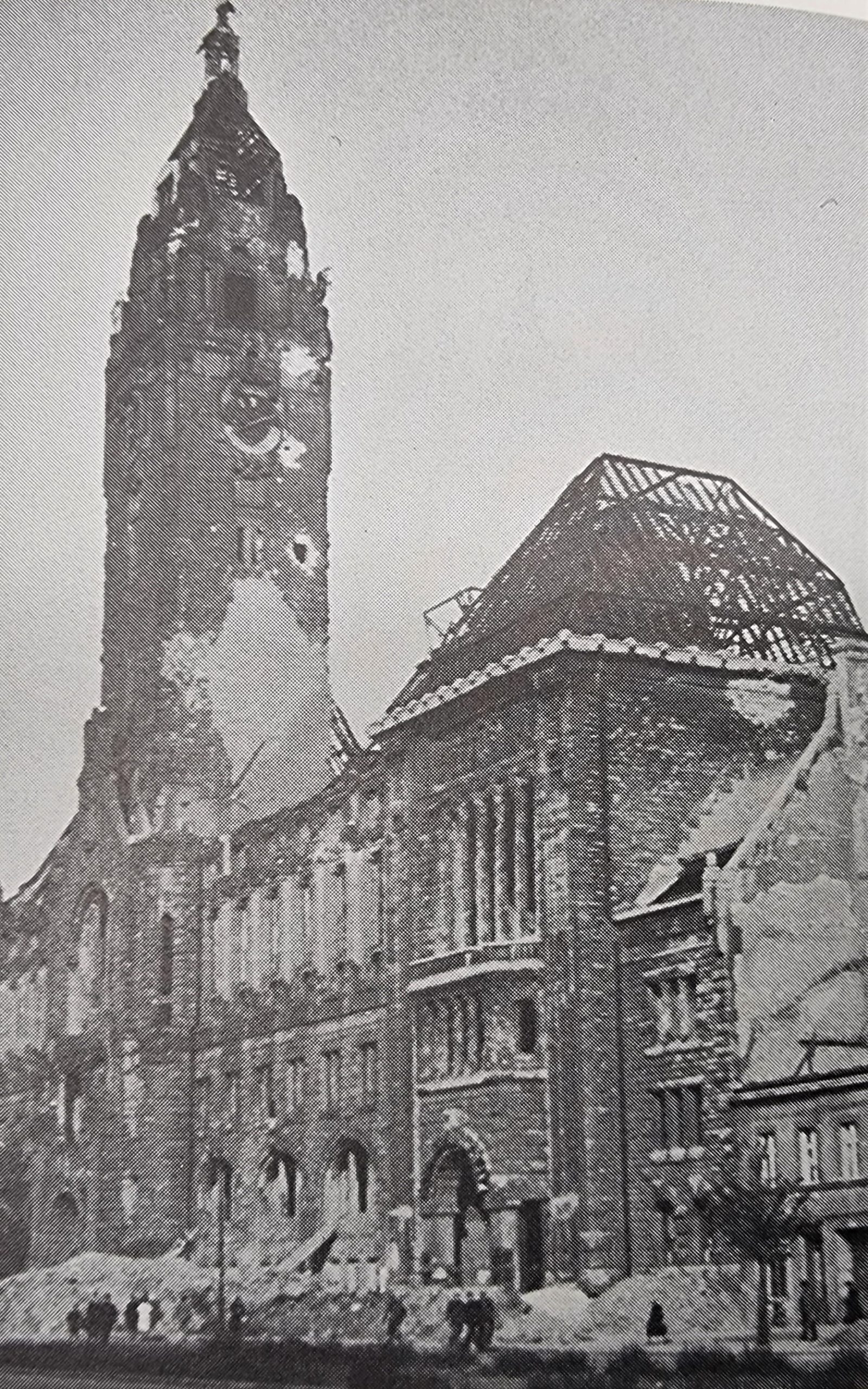Rathaus Ruine mit Turm